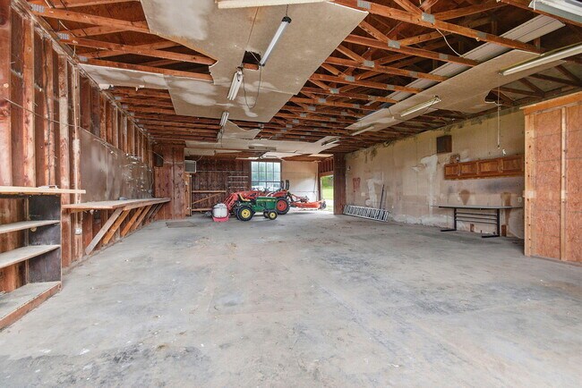 Building Photo - 852 N Dometrorch Rd