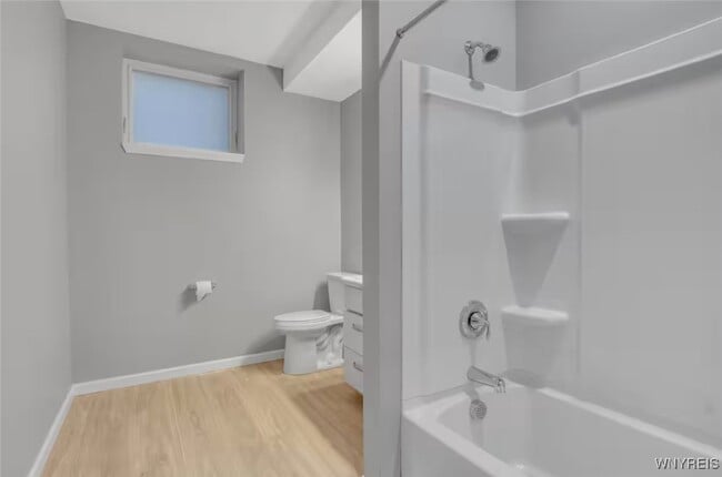 Building Photo - 140 Seymour St