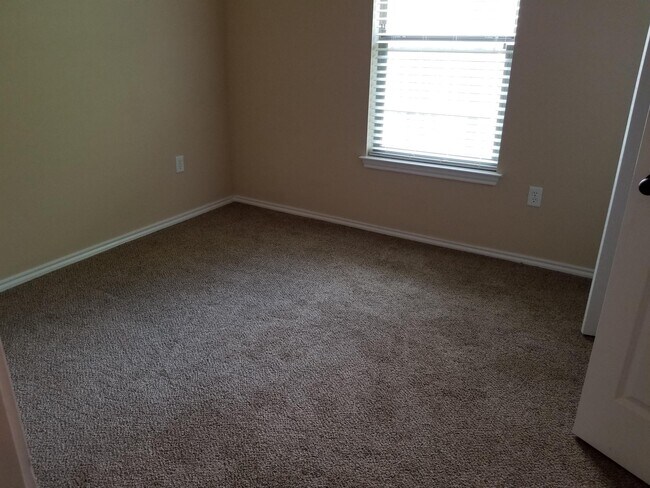 Building Photo - 1023 Brown Rock Dr