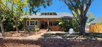 Building Photo - Large Home in heart of downtown yet close to campus and stores