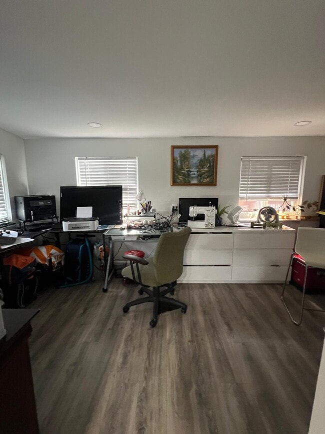 Building Photo - 2019 W Carol Cir