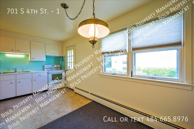 Building Photo - 701 S 4th St