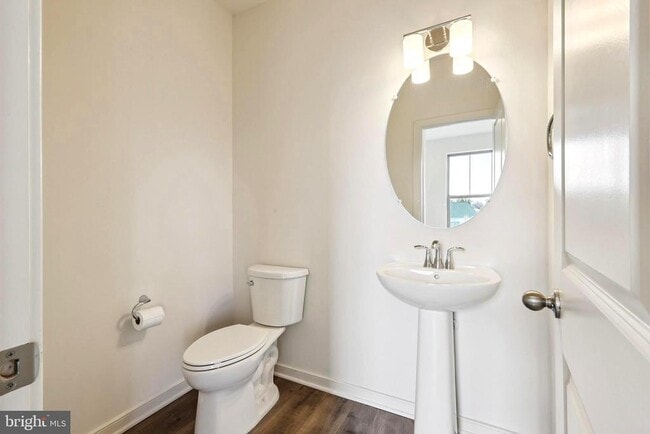 Building Photo - 46007 Woodpecker Sq