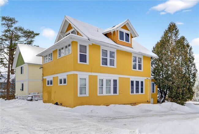 Building Photo - 303 Cornell St