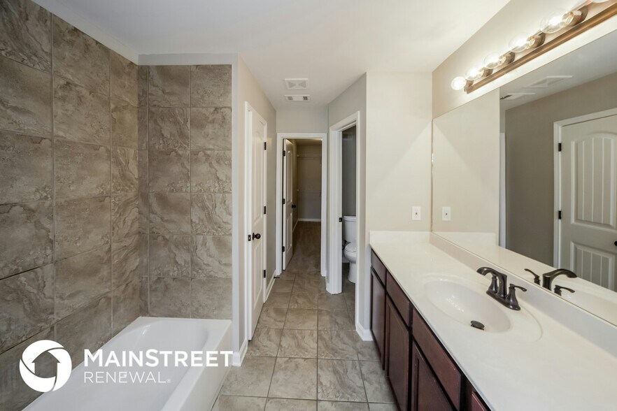 Building Photo - 10216 Sterling Ridge Dr