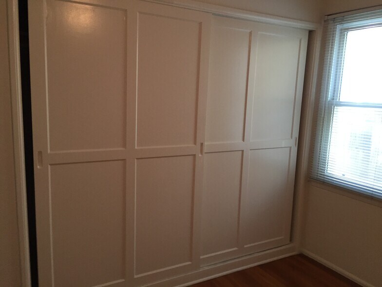 Building Photo - 5828 E Parkcrest St