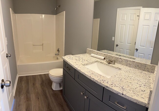 Building Photo - NEWLY RENOVATED - 3Bed/2.5 Bath Home for L...