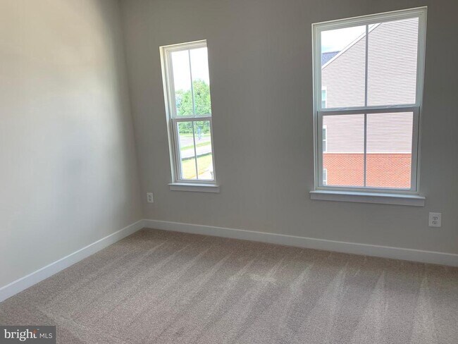 Building Photo - 11263 Dry Spring Dr