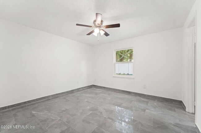 Building Photo - 4212 Pointe Haven Dr N