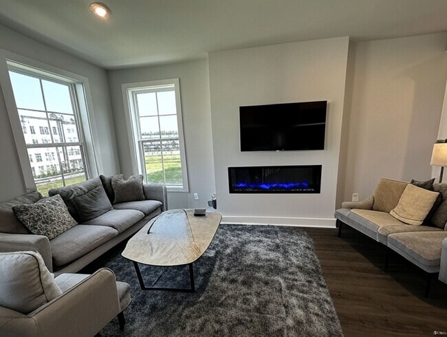 Building Photo - For Rent: Luxurious Short Pump Condo at Gateway Square - $3,200/Month.
