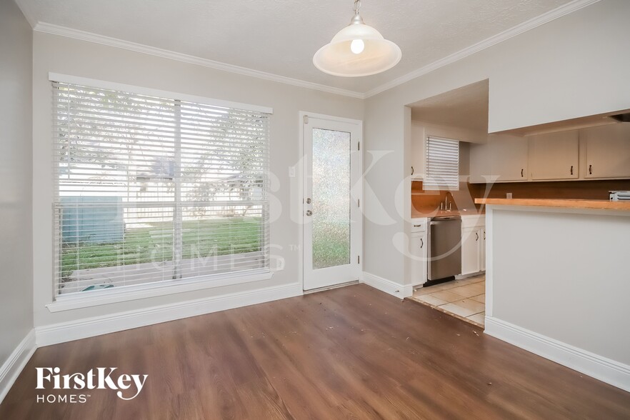 Building Photo - 547 Shealy St