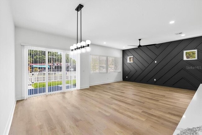 Building Photo - 2608 W Columbus Dr