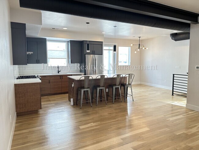 Building Photo - 2939 W 23rd Ave