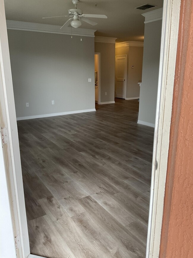 Building Photo - 8813 Villa View Cir