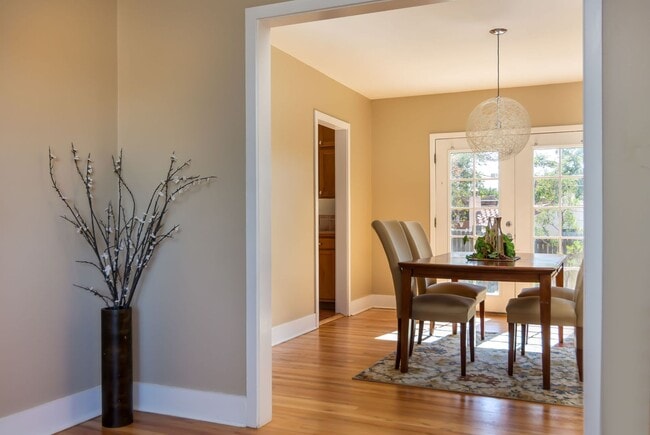 Building Photo - SPRUCE PARK CLASSIC 3/BD 2/BA 2/STORY 2/CG