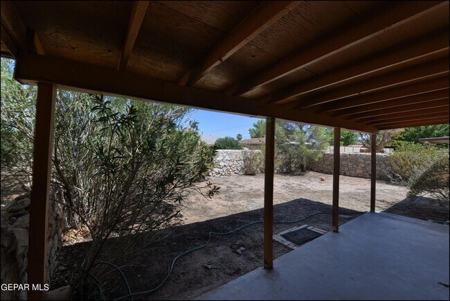 Building Photo - 10711 Ivanhoe Dr