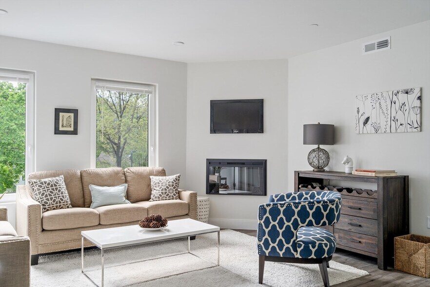 Building Photo - 319 Belgrade Ave