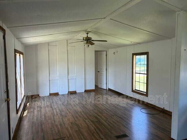 Building Photo - 31 S Oliver Dr
