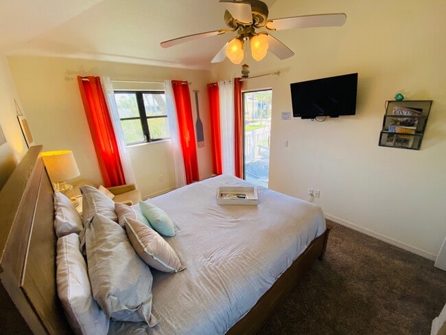 Building Photo - 3401 E Debazan Ave