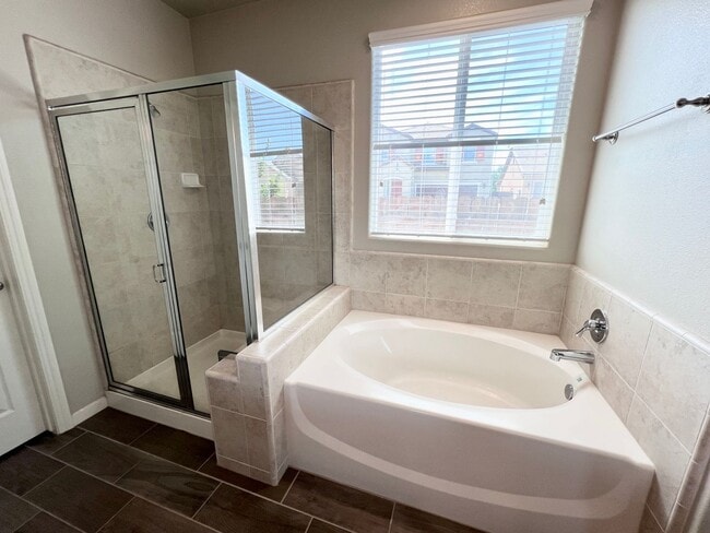 Building Photo - $2,400 Ashlan & Leonard, 3 Bedroom Home - ...
