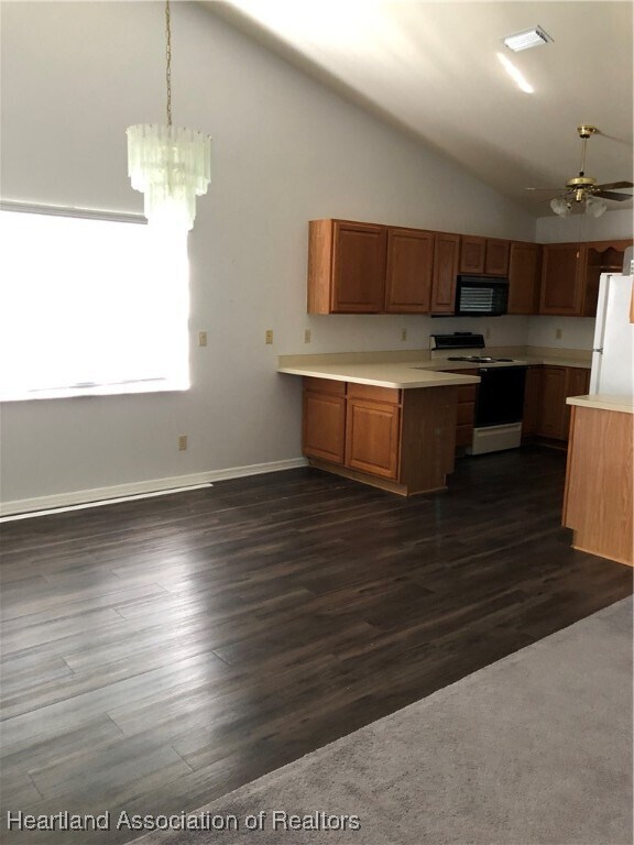 Building Photo - 2505 N Orangewood St