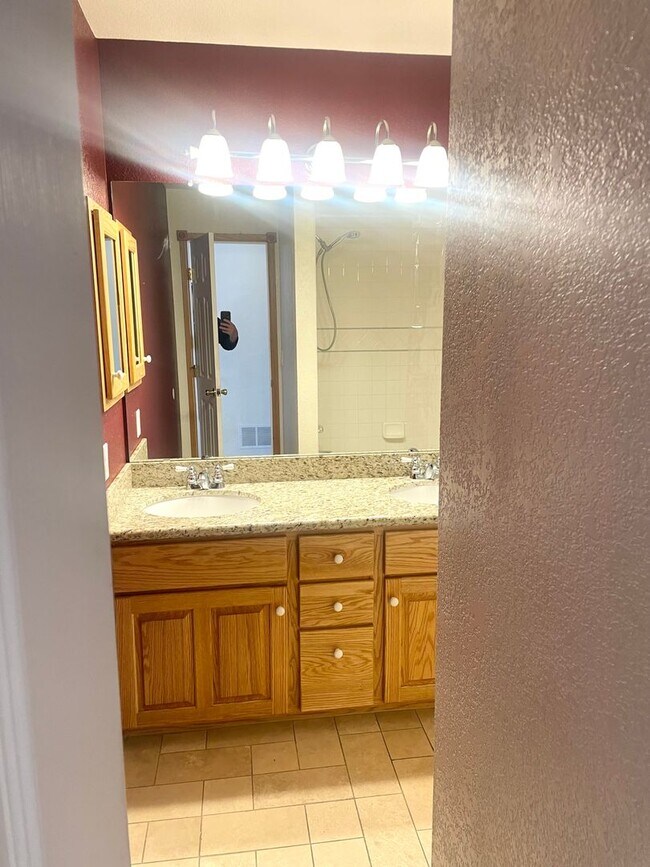 Building Photo - Ranch Home in Great Location