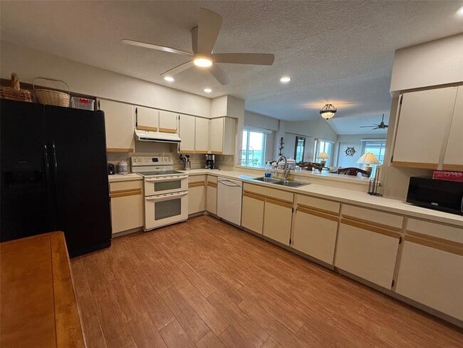 Building Photo - 1477 Park Beach Cir