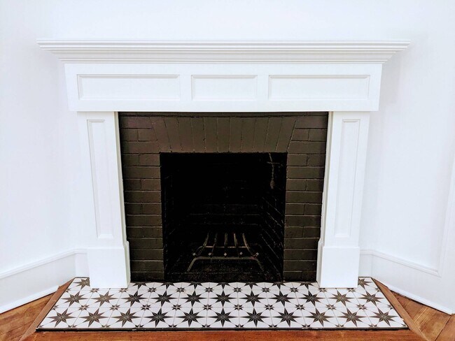 Building Photo - 133-135 Toylsome Ln