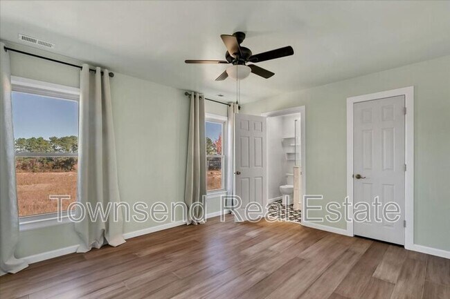 Building Photo - 695 Cedar Point