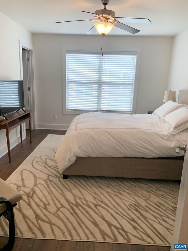 Building Photo - 129 Almere Ave