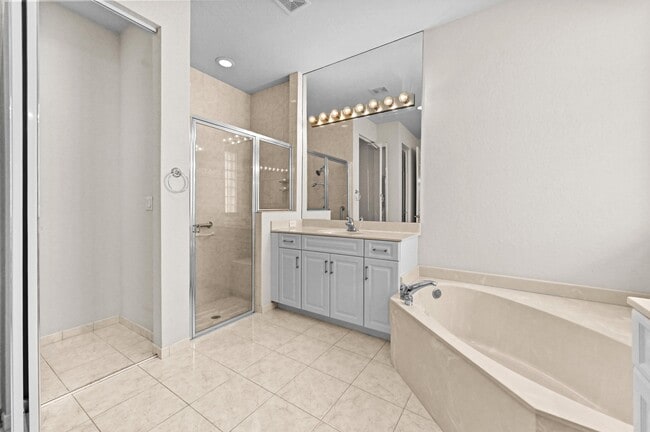 Building Photo - 6823 Fabiano Cir