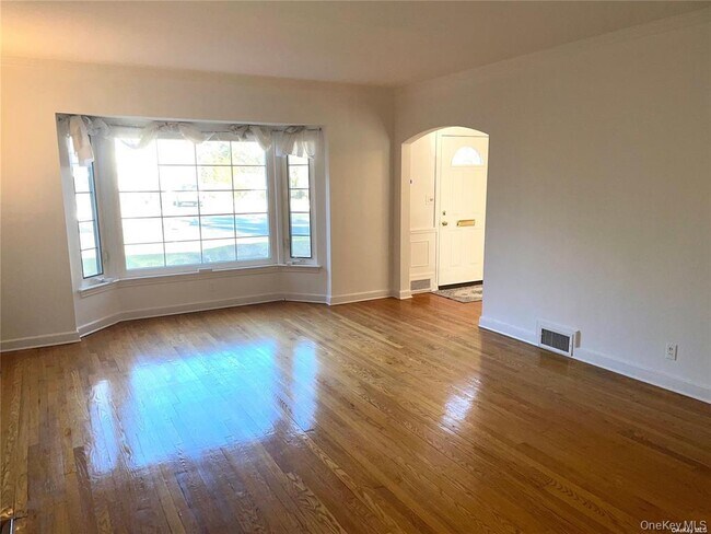 Building Photo - 106 Trumbull Rd