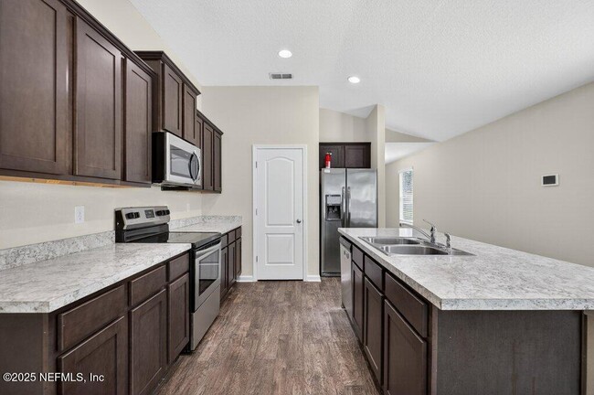 Building Photo - 8387 Cape Fox Dr