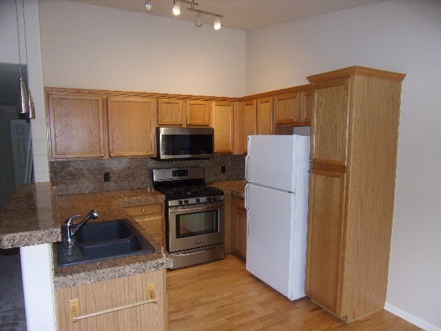Building Photo - Canyon Ranch Condo in Gated Community.