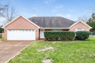 Building Photo - 3915 Woodland Dr