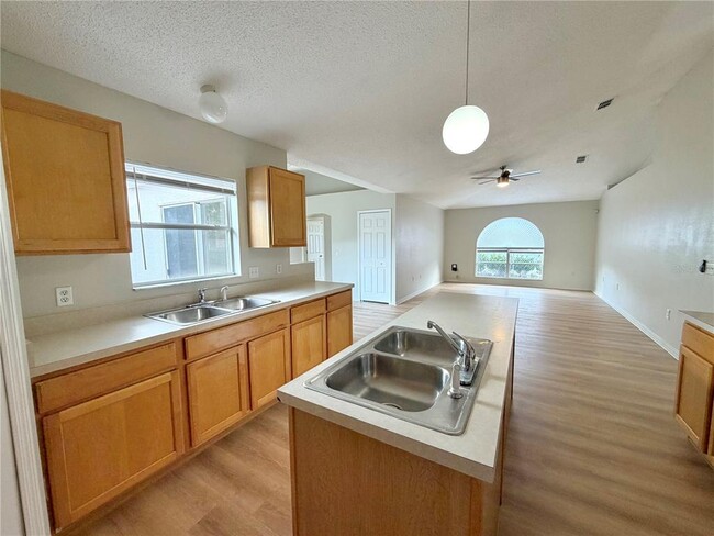 Building Photo - 12052 Villa Rd