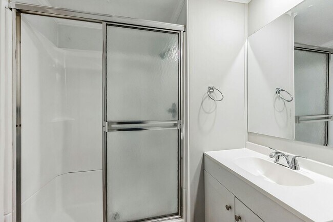 Building Photo - 2108 Ixora Ct