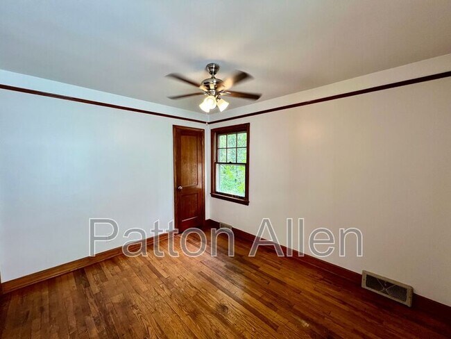 Building Photo - 29 Evergreen Ave