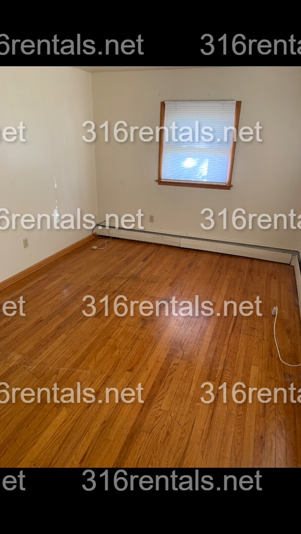 Building Photo - $495 - 1 bed 1 bath - Multi Family Home