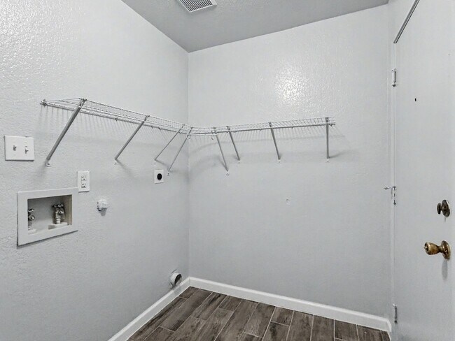 Building Photo - Remodeled Far West-Side Home with Spacious Backyard
