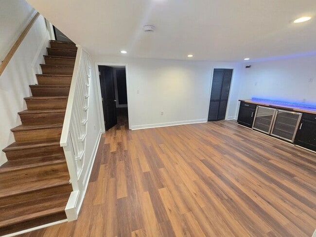 Building Photo - 4 Bedrooms 3 Bathrooms