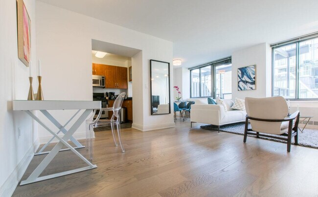 Building Photo - 45 E 33rd St