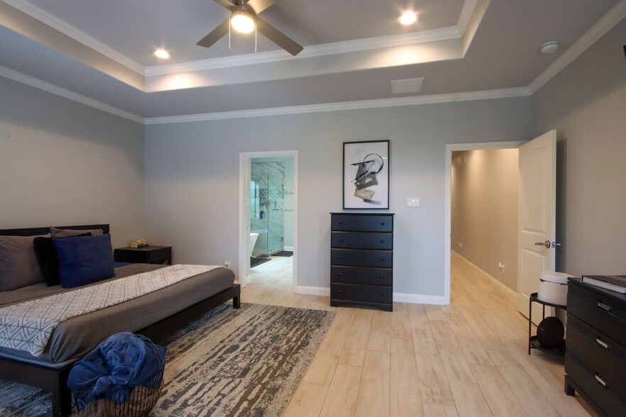 Building Photo - 4206 Hershe St