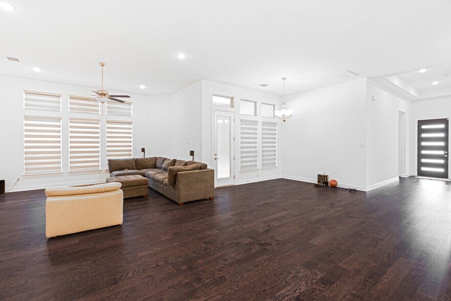 Building Photo - 3037 Sage Ranch Dr