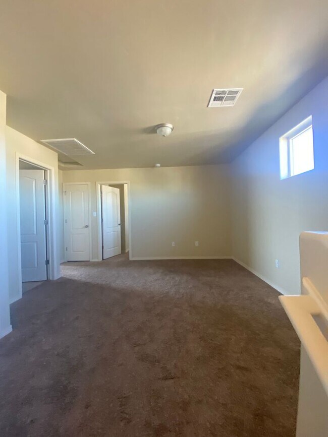 Building Photo - Beautiful 3 Bedroom 2.5 Bathroom House Available Now!