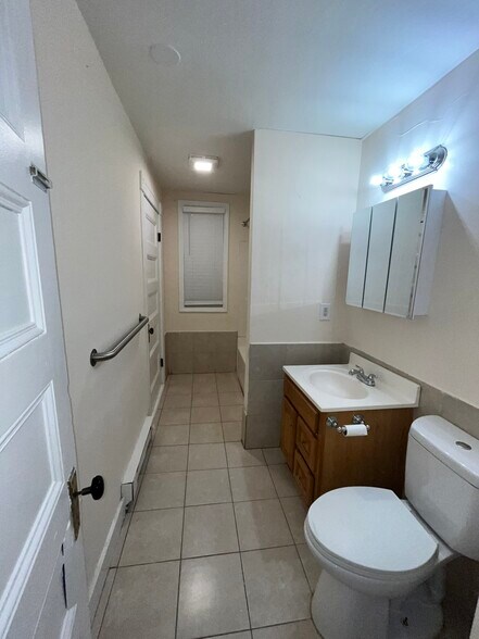 Building Photo - 27 Denmark St