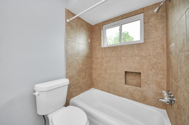 Building Photo - 10654 Hazelhurst Dr