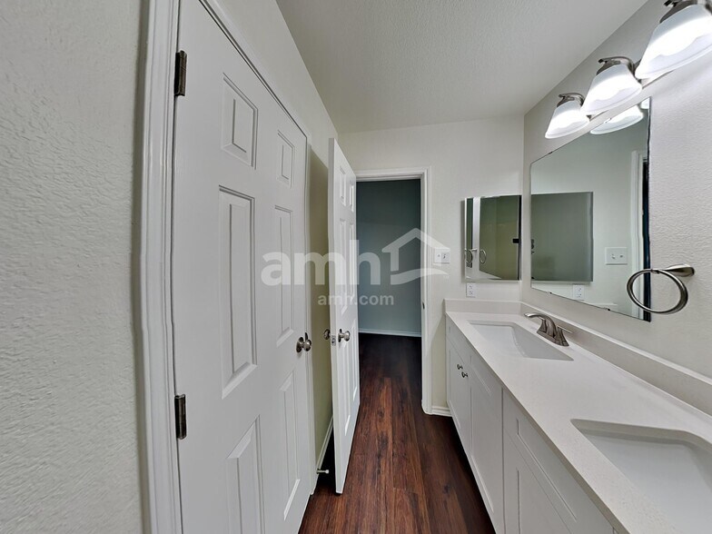 Building Photo - 8321 Brigalow St