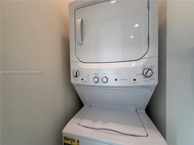 Building Photo - 4640 NW 84th Ave