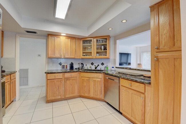 Building Photo - 2066 N Ocean Blvd